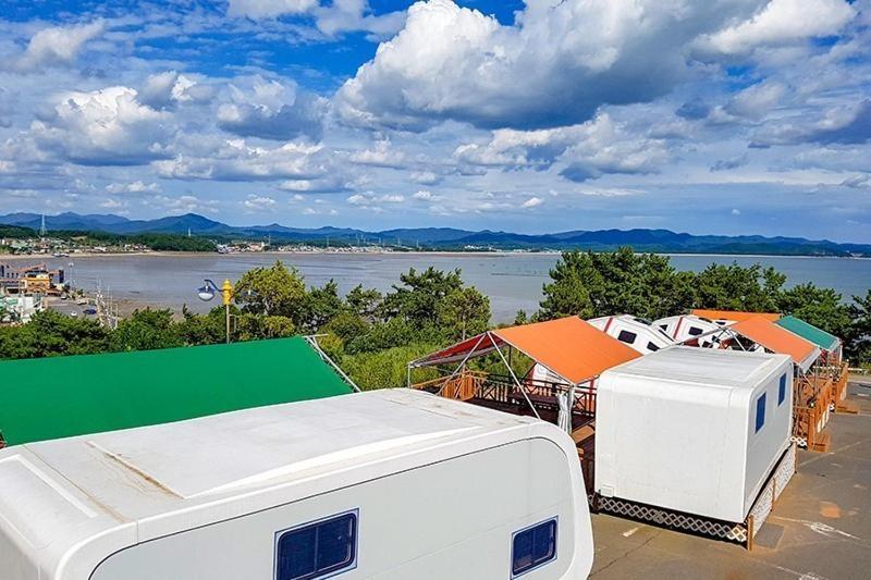 Seocheon Beach Glamping Hotel Exterior photo